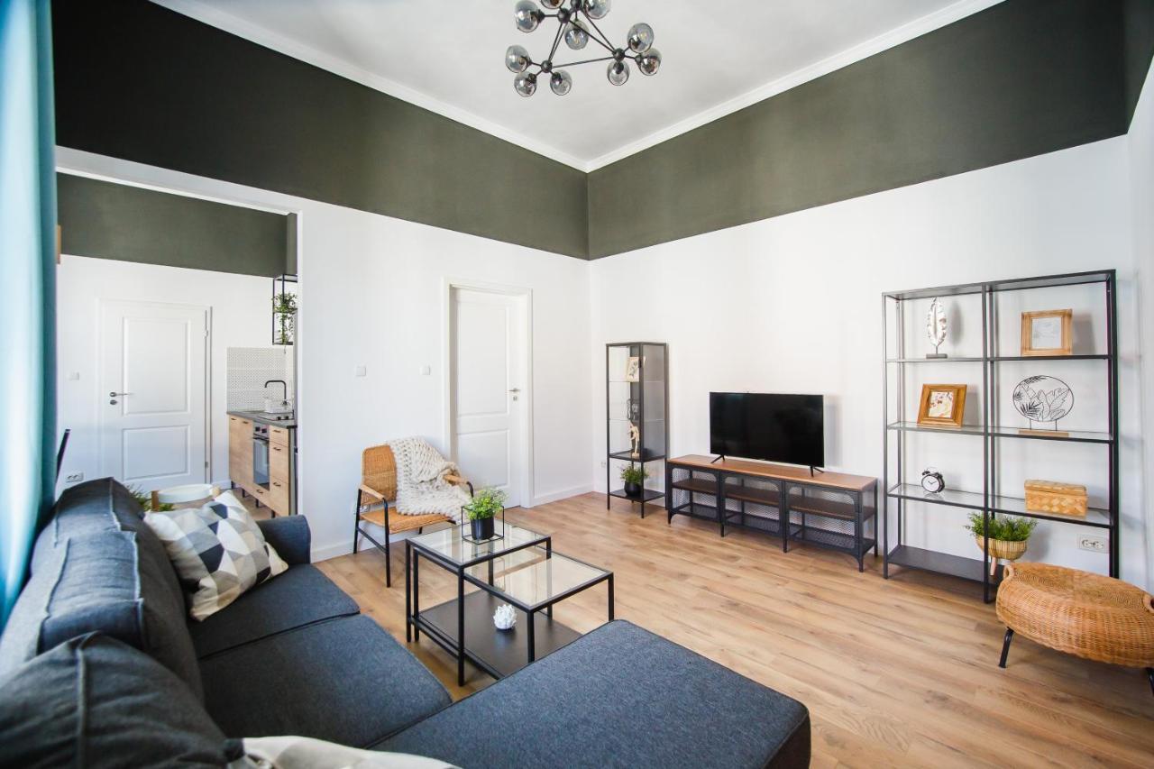 Super Central Spacious Apartment Oradea Exterior foto